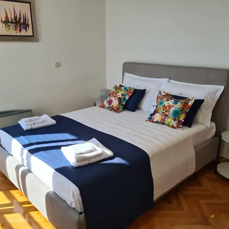 Апартаменты Seaside Gold 1row *